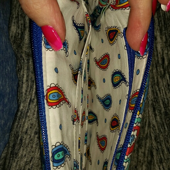 Vera push lock wristlet in Marina Paisley - Picture 2 of 3